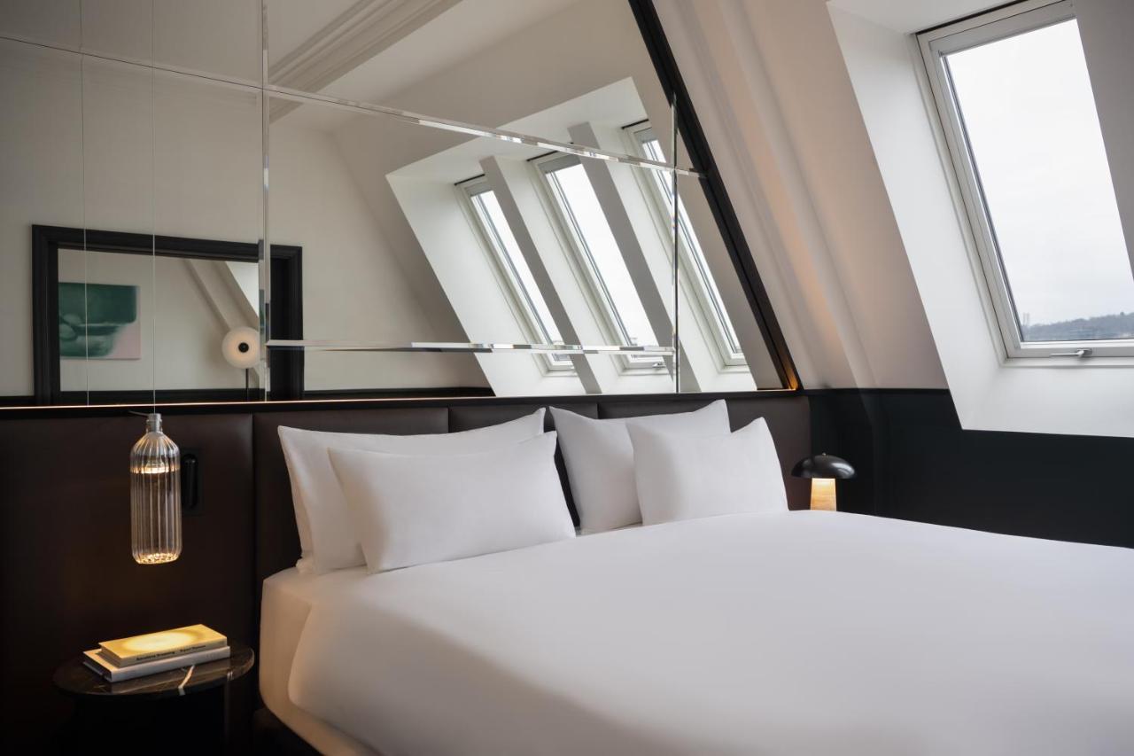 Almanac X Suite with Castle view,1403712080:JPEG